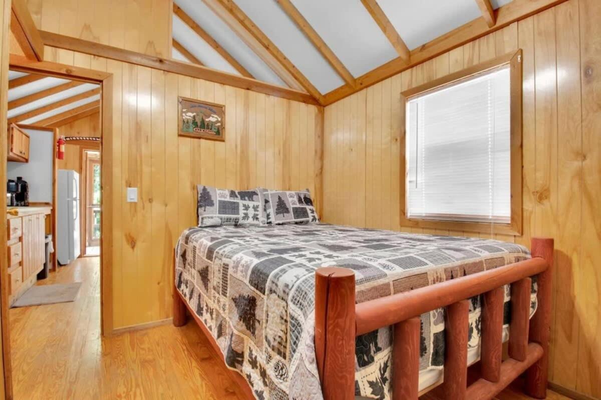 Charming Log Cabin In Bloomington Buitenkant foto