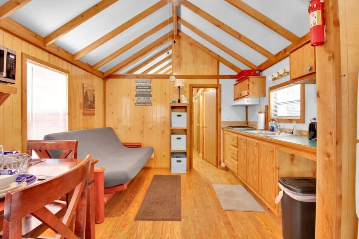 Charming Log Cabin In Bloomington Buitenkant foto
